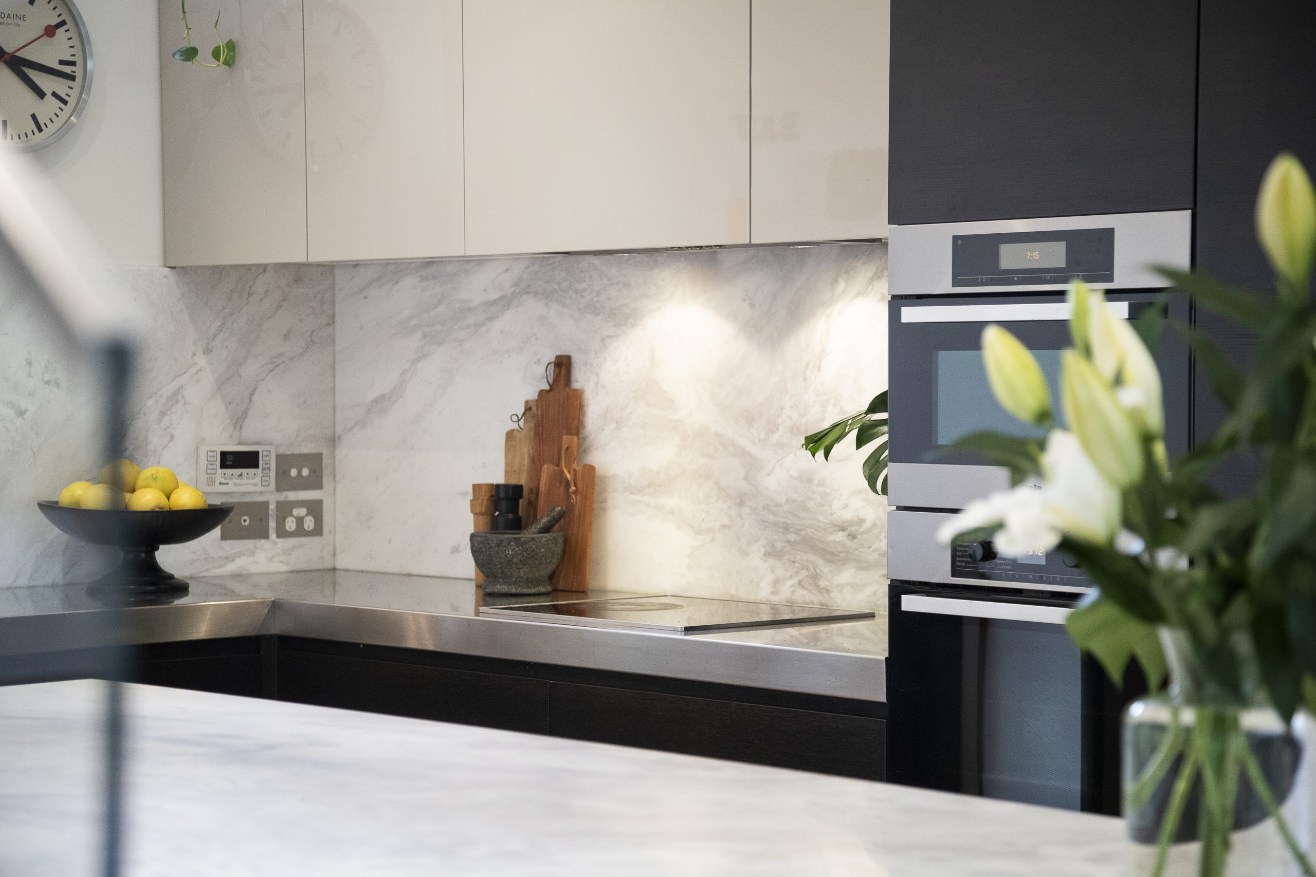 modern-kitchen-DAR4MK4-scaled.jpg